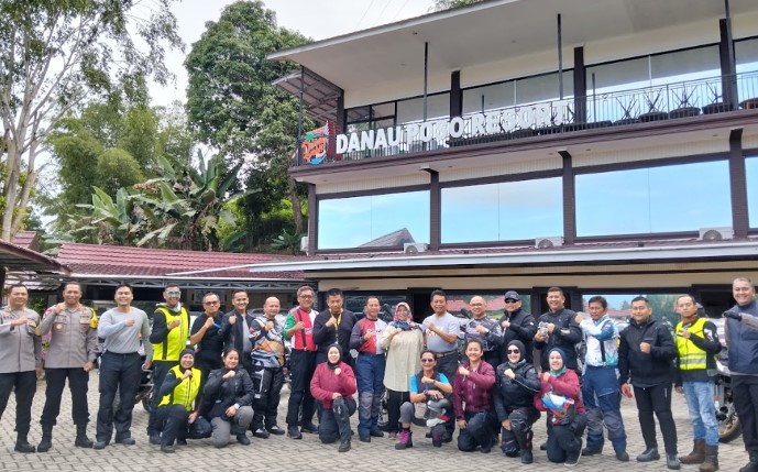 GaSaX Indonesia Adventure Sulawesi Tour Rally Merah Putih 2024 di Danau Poso